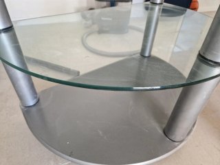 Mesa auxiliar cristal y metal