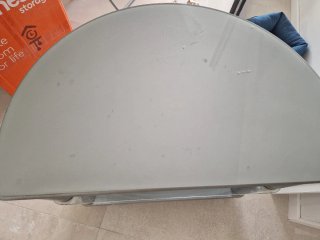 Mesa auxiliar cristal y metal