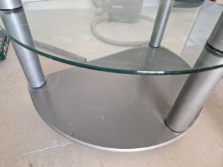 Mesa auxiliar cristal y metal