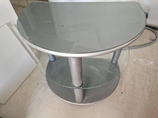 Mesa auxiliar cristal y metal
