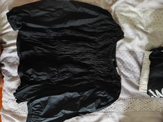 Top negro con volantes talla XS