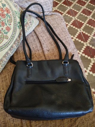 Bolso negro de piel