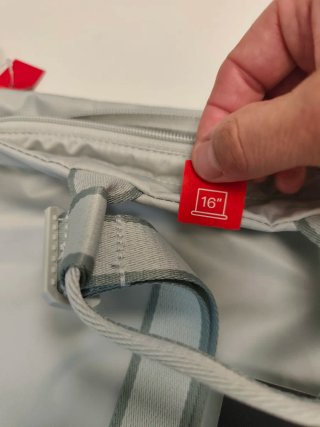 Mochila Under Armour gris nueva