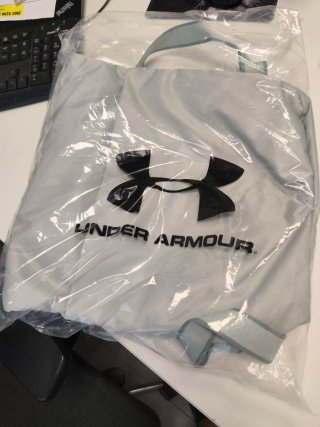 Mochila Under Armour gris nueva