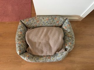 Cama para perro floral