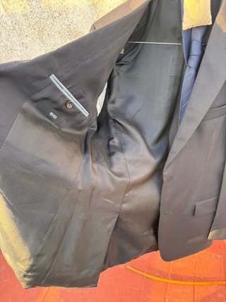 Traje Hugo Boss azul marino 100% lana T46
