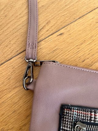 Bolso bandolera marrón con estampado