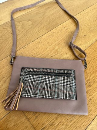 Bolso bandolera marrón con estampado