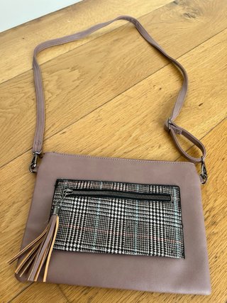 Bolso bandolera marrón con estampado