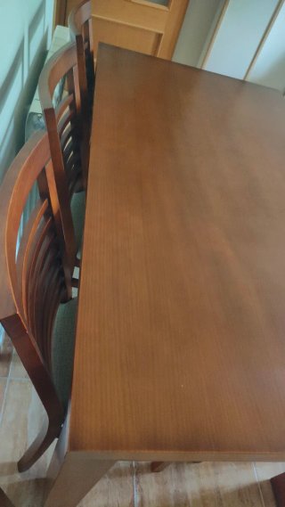 Mesa de comedor y 6 sillas de madera