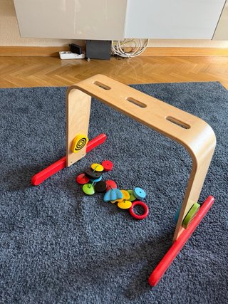 Gimnasio de madera para bebés