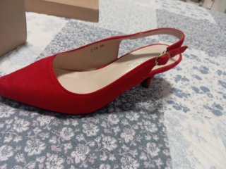 Zapatos rojos de tacón es muy buenas condiciones
