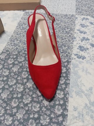 Zapatos rojos de tacón es muy buenas condiciones
