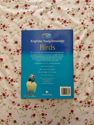 2 libros de aves, uno de ellos sin desprecintar
