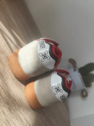 Zapatillas Munich Beige y Blancas