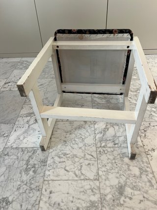 Silla blanca estilo años 60