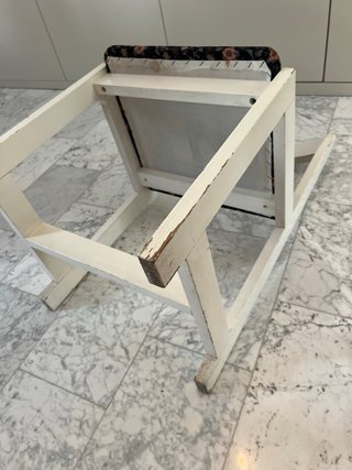 Silla blanca estilo años 60