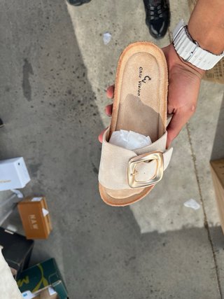 Sandalias Beige y Doradas Mujer