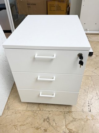 Conjunto mobiliario oficina con cajonera y silla