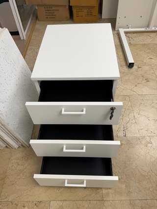 Conjunto mobiliario oficina con cajonera y silla