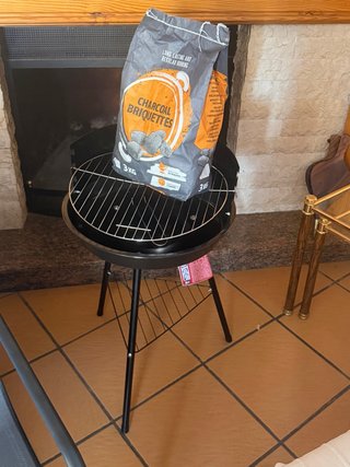 Barbacoa portátil negra y naranja