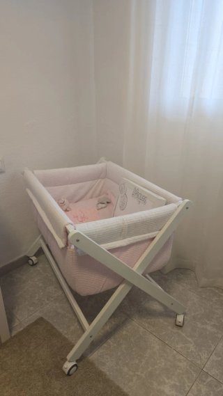 Minicuna con ruedas