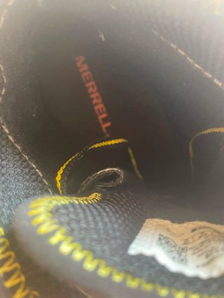 Botas de montaña Merrell grises y negras