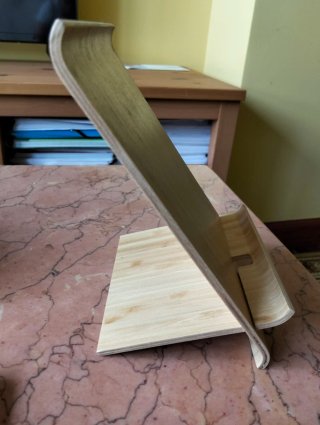 Soporte de madera para tablet