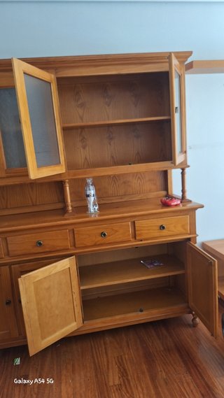 Mueble de salón de pino