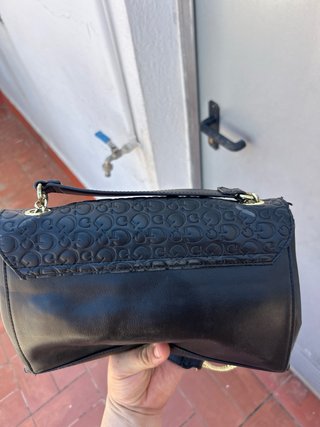 Bolso Guess Negro Cadena Dorada