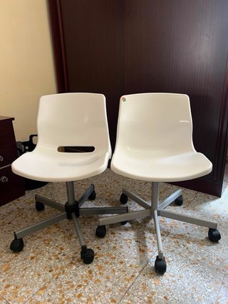 2 Sillas de Oficina con Ruedas