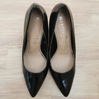 Zapatos de tacón negros stiletto