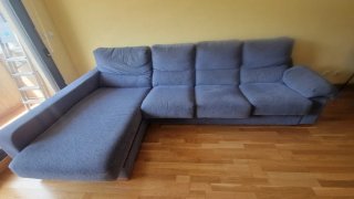 Sofá modular azul con chaiselongue