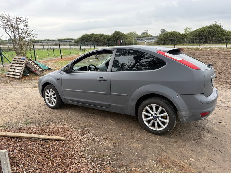 Ford Focus 2005 - foto 1