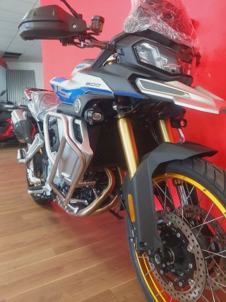 VOGE 900 DSX E5+ A ESTRENAR