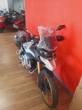 VOGE 900 DSX E5+ A ESTRENAR