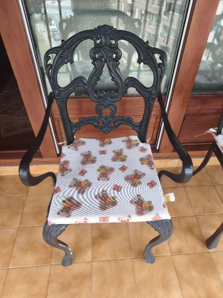 Mesa y sillas de hierro fundido