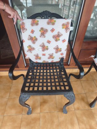Mesa y sillas de hierro fundido