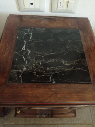 Coppia comodini antichi in legno e marmo