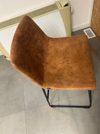 Sillas altas de cuero estilo bar