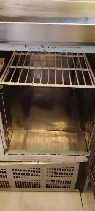 Mesa fría con ingredientes