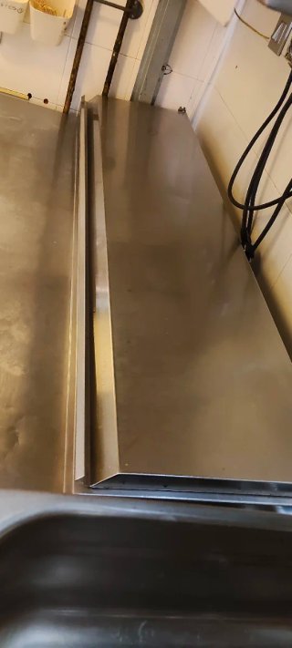 Mesa fría con ingredientes