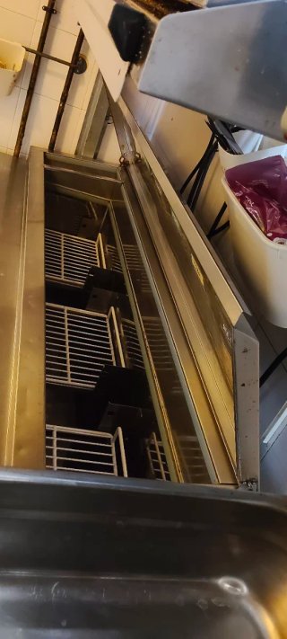 Mesa fría con ingredientes