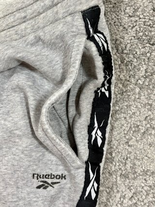 Pantalón Reebok jogger gris cinta logo XL