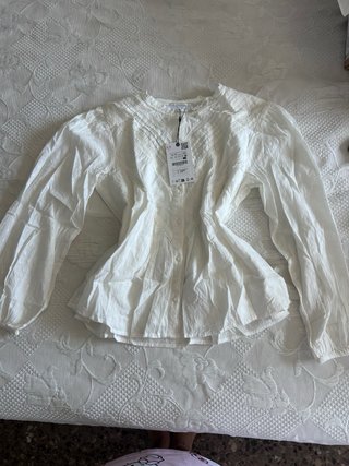 Camisa blanca bordada cuello Zara