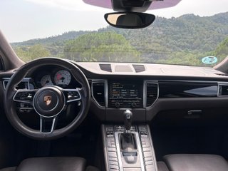 Porsche Macan TURBO