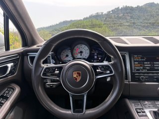 Porsche Macan TURBO