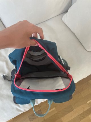 Mochila Quechua azul y rosa