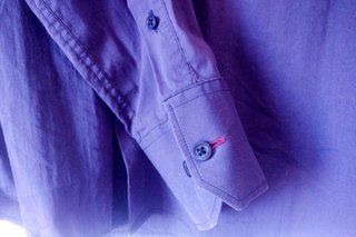 Camisa morada de manga larga