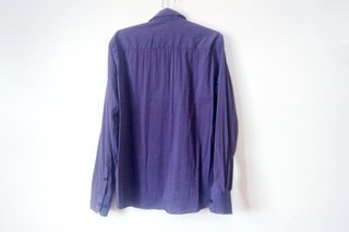Camisa morada de manga larga